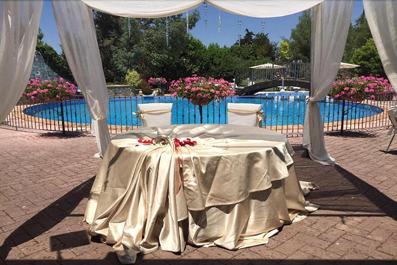 Relais Madonna Di Campagna Hotel Бастия Умбра Екстериор снимка