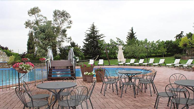 Relais Madonna Di Campagna Hotel Бастия Умбра Екстериор снимка