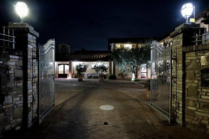 Relais Madonna Di Campagna Hotel Бастия Умбра Екстериор снимка