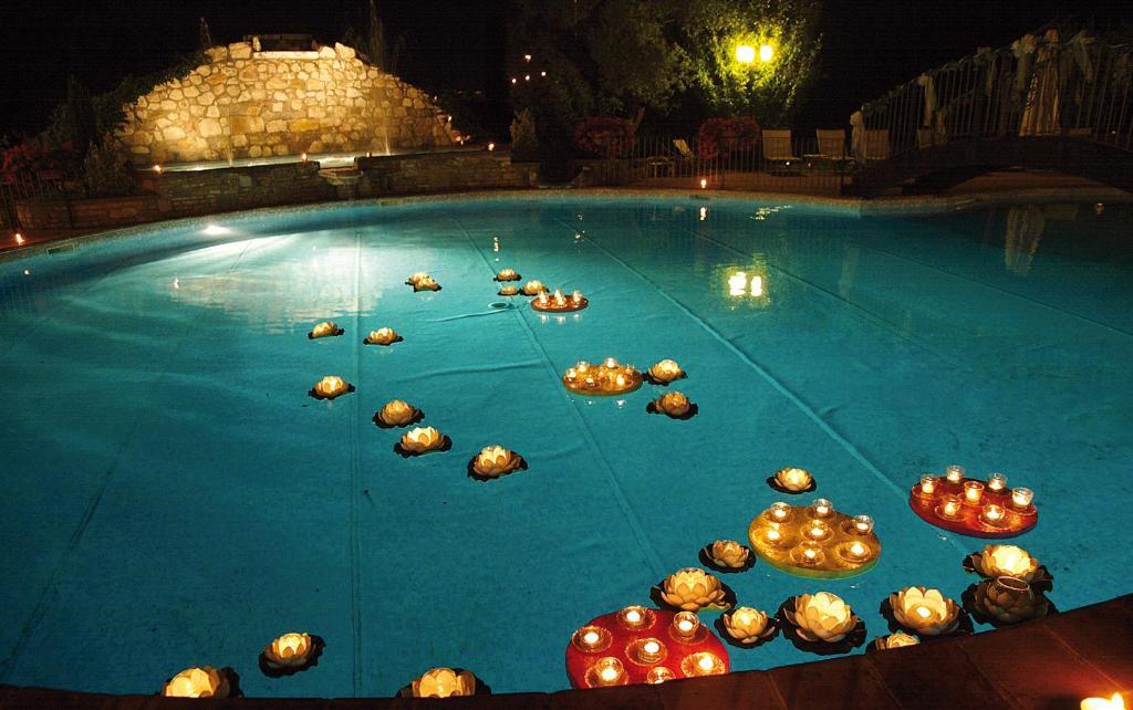 Relais Madonna Di Campagna Hotel Бастия Умбра Екстериор снимка