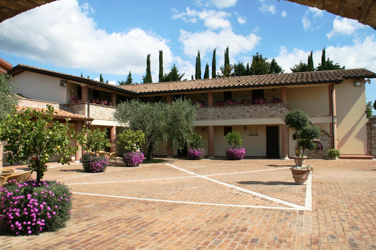 Relais Madonna Di Campagna Hotel Бастия Умбра Екстериор снимка